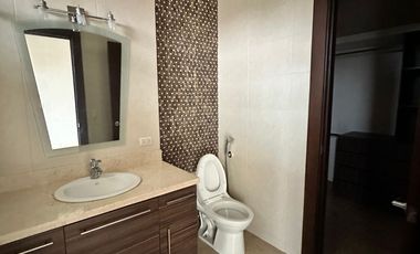 Samborondon, Renta de Hermosa Casa con Piscina con o sin muebles