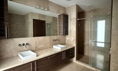 Samborondon, Renta de Hermosa Casa con Piscina con o sin muebles