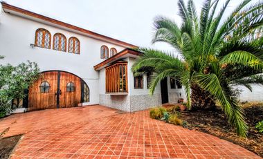 Casa Sólida De 2 Pisos, 4d/3b, 767 M2 De Terreno, San Miguel