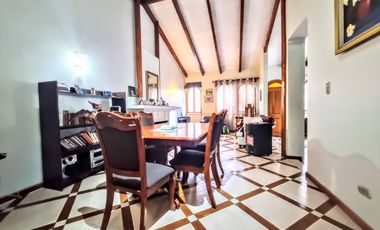 Casa Sólida De 2 Pisos, 4d/3b, 767 M2 De Terreno, San Miguel