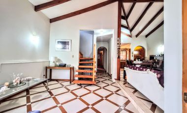 Casa Sólida De 2 Pisos, 4d/3b, 767 M2 De Terreno, San Miguel