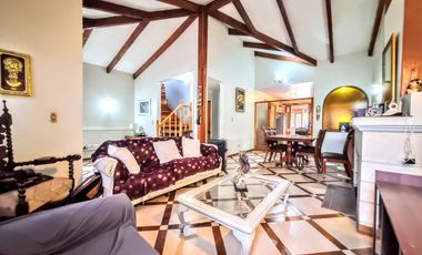 Casa Sólida De 2 Pisos, 4d/3b, 767 M2 De Terreno, San Miguel