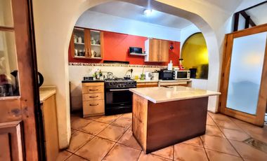 Casa Sólida De 2 Pisos, 4d/3b, 767 M2 De Terreno, San Miguel