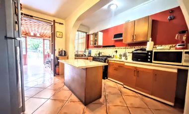 Casa Sólida De 2 Pisos, 4d/3b, 767 M2 De Terreno, San Miguel