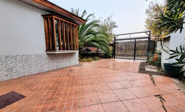 Casa Sólida De 2 Pisos, 4d/3b, 767 M2 De Terreno, San Miguel