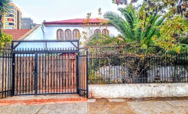 Casa Sólida De 2 Pisos, 4d/3b, 767 M2 De Terreno, San Miguel