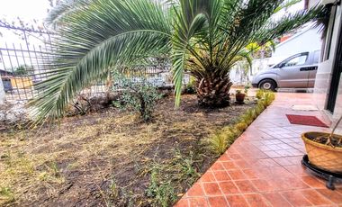 Casa Sólida De 2 Pisos, 4d/3b, 767 M2 De Terreno, San Miguel
