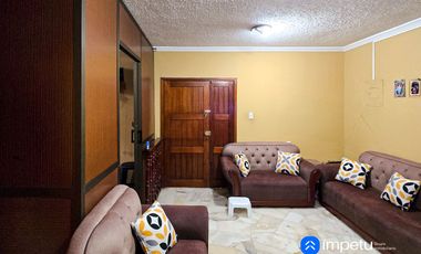 Se vende casa rentera central en la ciudad de  Loja