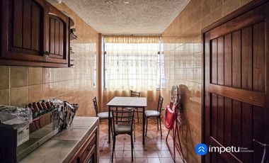 Se vende casa rentera central en la ciudad de  Loja