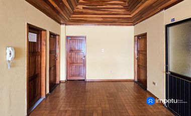 Se vende casa rentera central en la ciudad de  Loja