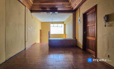 Se vende casa rentera central en la ciudad de  Loja