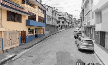 Se vende casa rentera central en la ciudad de  Loja