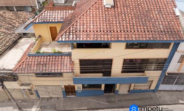 Se vende casa rentera central en la ciudad de  Loja