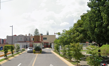 Casa ubicada colonia San Pedro Tlaquepaque, Jalisco. Con 2 recamaras y 145m2. Entre Av. San Blas y Av. La Llave.