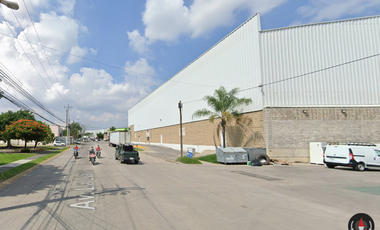 Casa ubicada colonia San Pedro Tlaquepaque, Jalisco. Con 2 recamaras y 145m2. Entre Av. San Blas y Av. La Llave.