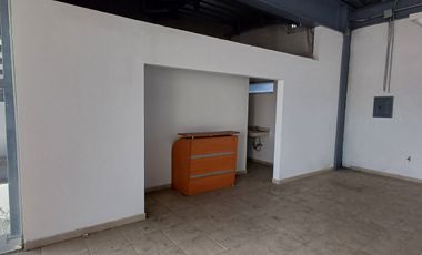 Local en Plaza Comercial a unos metros de Bernardo Quintana