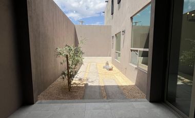 RENTA DE CASA EN CAMPOS ELISEOS DE UN PISO