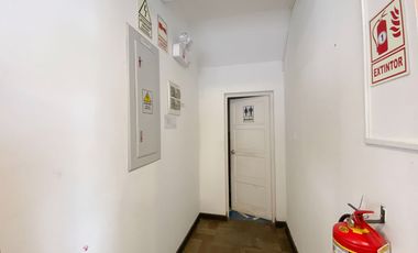 VENTA DE CASA COMO TERRENO EN MIRAFLORES - 300 M2