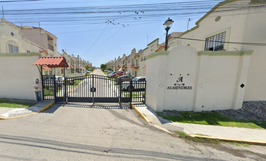 CASA EN PRIVADA ALMENDRES, URBI VILLA DEL REY EN HUEHUETOCA, ¡NO CREDITOS!