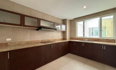 Departamento en venta en Av. Cuxibamba, Loja