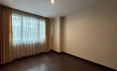 Departamento en venta en Av. Cuxibamba, Loja