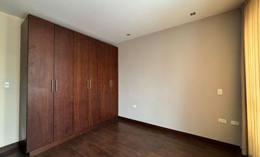 Departamento en venta en Av. Cuxibamba, Loja