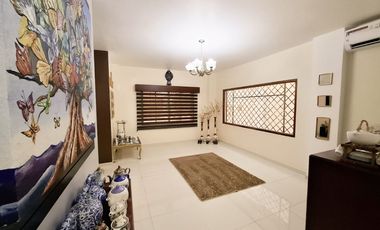 For Sale Luxurious House with 6 Rooms or bedrooms in Portoviejo Ecuador