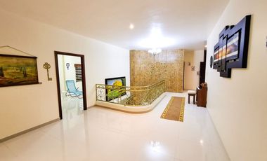 For Sale Luxurious House with 6 Rooms or bedrooms in Portoviejo Ecuador
