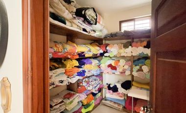 For Sale Luxurious House with 6 Rooms or bedrooms in Portoviejo Ecuador