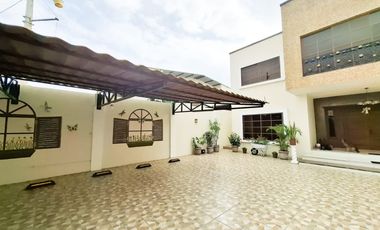 For Sale Luxurious House with 6 Rooms or bedrooms in Portoviejo Ecuador