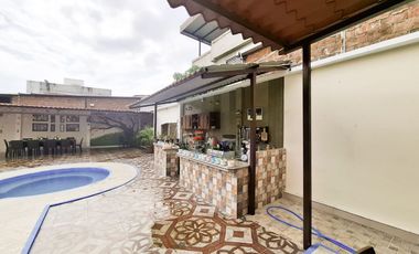 For Sale Luxurious House with 6 Rooms or bedrooms in Portoviejo Ecuador