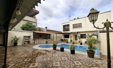 For Sale Luxurious House with 6 Rooms or bedrooms in Portoviejo Ecuador