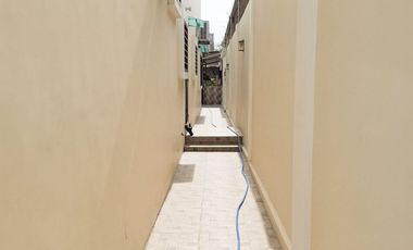 For Sale Luxurious House with 6 Rooms or bedrooms in Portoviejo Ecuador