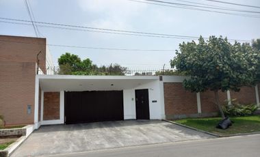 SE VENDE HERMOSA CASA EN LA MOLINA
