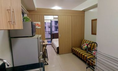 Shore Residence - 1 bedroom corner unit w/ Balcony Overlooking Pool
