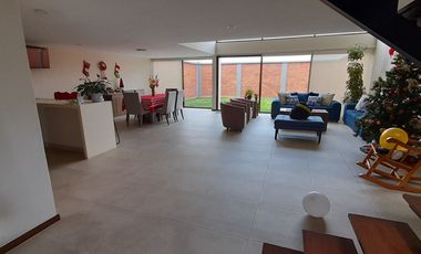 Hermosa casa en Venta modelo Málaga doble altura en Lomas Virreyes, Calimaya