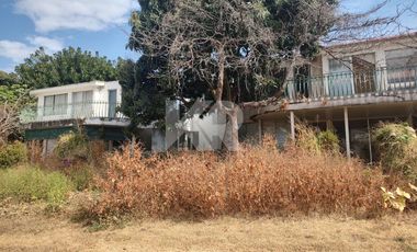 Condominio de 12 Casas y Áreas Comunes Para Remodelar a Precio de Terreno