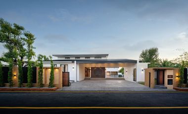 Modern 5 Bedroom Pool Villa in Pa Daet Chiang Mai for Sale