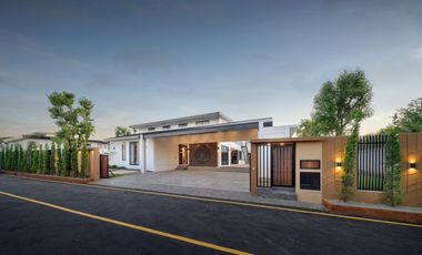 Modern 5 Bedroom Pool Villa in Pa Daet Chiang Mai for Sale