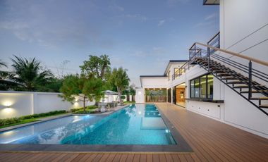 Modern 5 Bedroom Pool Villa in Pa Daet Chiang Mai for Sale