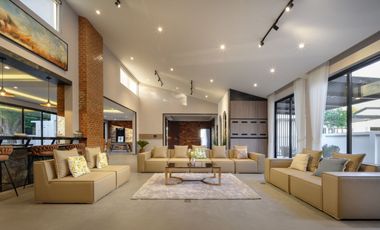 Modern 5 Bedroom Pool Villa in Pa Daet Chiang Mai for Sale