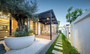 Modern 5 Bedroom Pool Villa in Pa Daet Chiang Mai for Sale