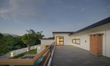 Modern 5 Bedroom Pool Villa in Pa Daet Chiang Mai for Sale