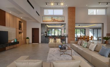 Modern 5 Bedroom Pool Villa in Pa Daet Chiang Mai for Sale