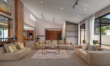 Modern 5 Bedroom Pool Villa in Pa Daet Chiang Mai for Sale