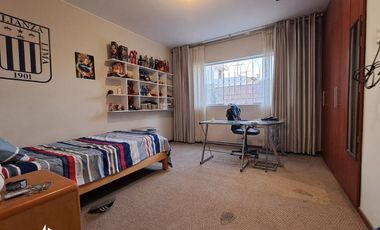 SE VENDE HERMOSA CASA CÉNTRICA EN URBANIZACIÓN SAN ISIDRO DE ICA!