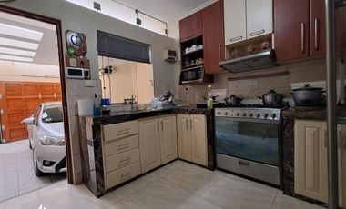 SE VENDE HERMOSA CASA CÉNTRICA EN URBANIZACIÓN SAN ISIDRO DE ICA!