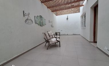 SE VENDE HERMOSA CASA CÉNTRICA EN URBANIZACIÓN SAN ISIDRO DE ICA!