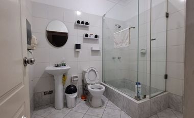 SE VENDE HERMOSA CASA CÉNTRICA EN URBANIZACIÓN SAN ISIDRO DE ICA!