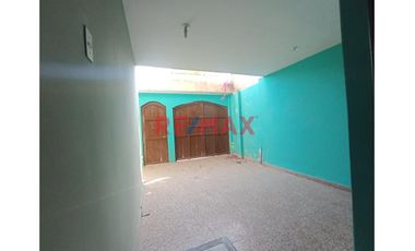 Venta De Casa En Urb.San Ramon - Dos Pisos Mas Azotea // ID: 1122962